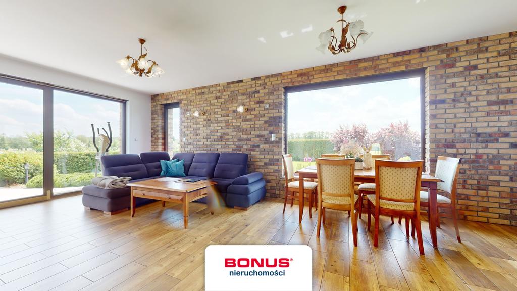 Przepiękny dom z garażami ogrodem i sadem (3)