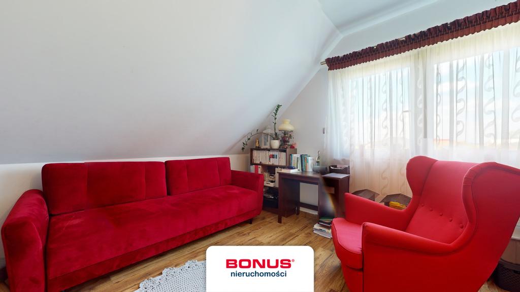 Przepiękny dom z garażami ogrodem i sadem (12)