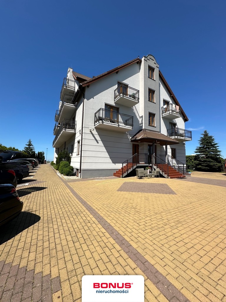 Pensjonat z basenem i widokiem na morze (1)