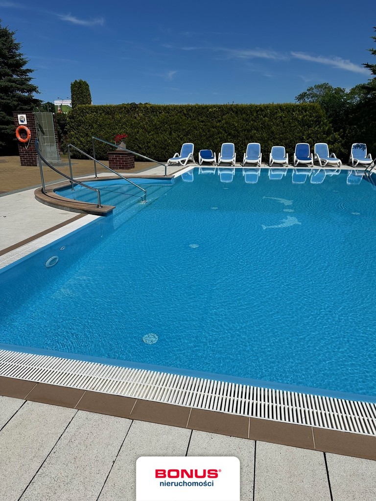 Pensjonat z basenem i widokiem na morze (3)