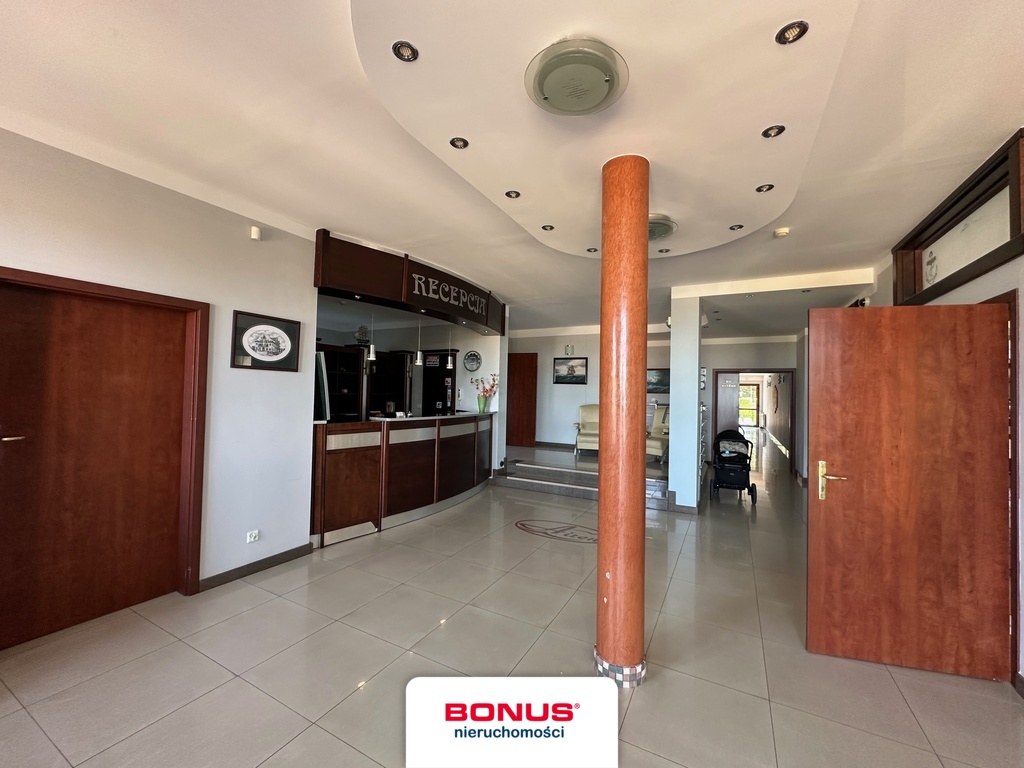 Pensjonat z basenem i widokiem na morze (6)