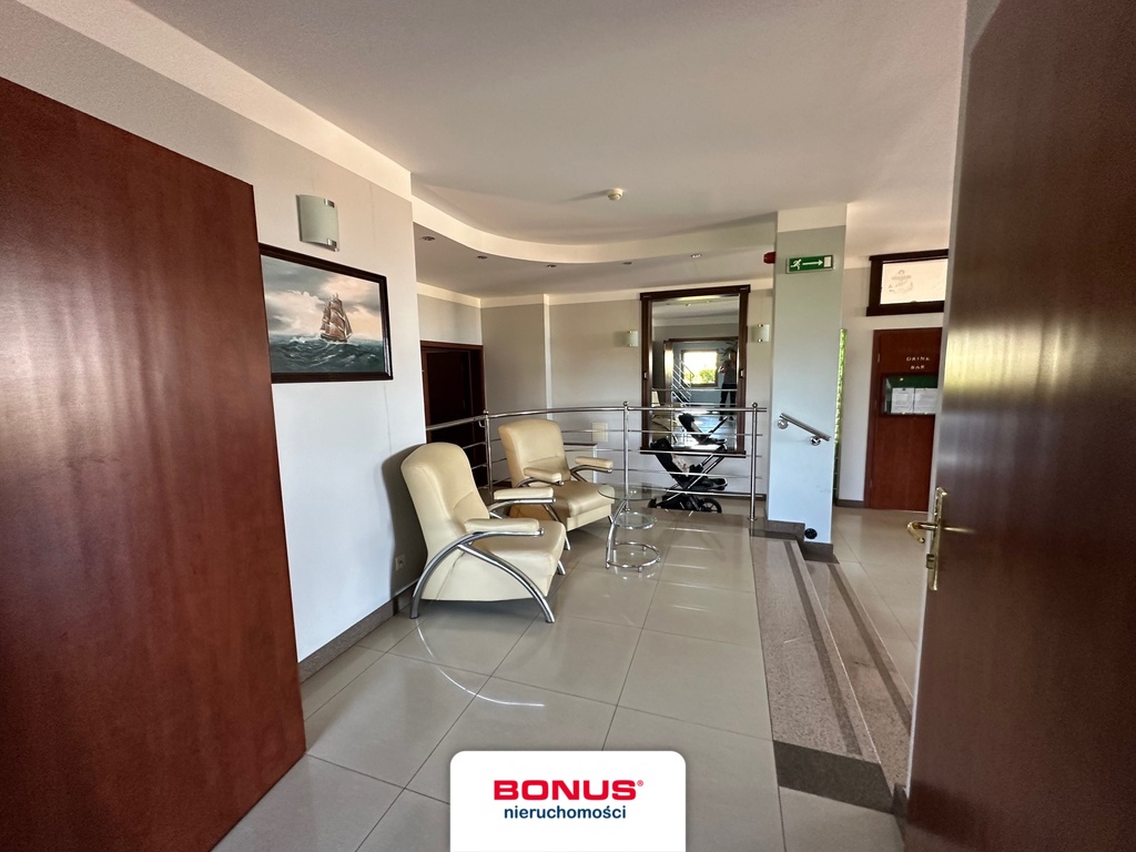 Pensjonat z basenem i widokiem na morze (13)