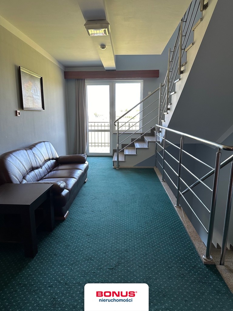 Pensjonat z basenem i widokiem na morze (14)