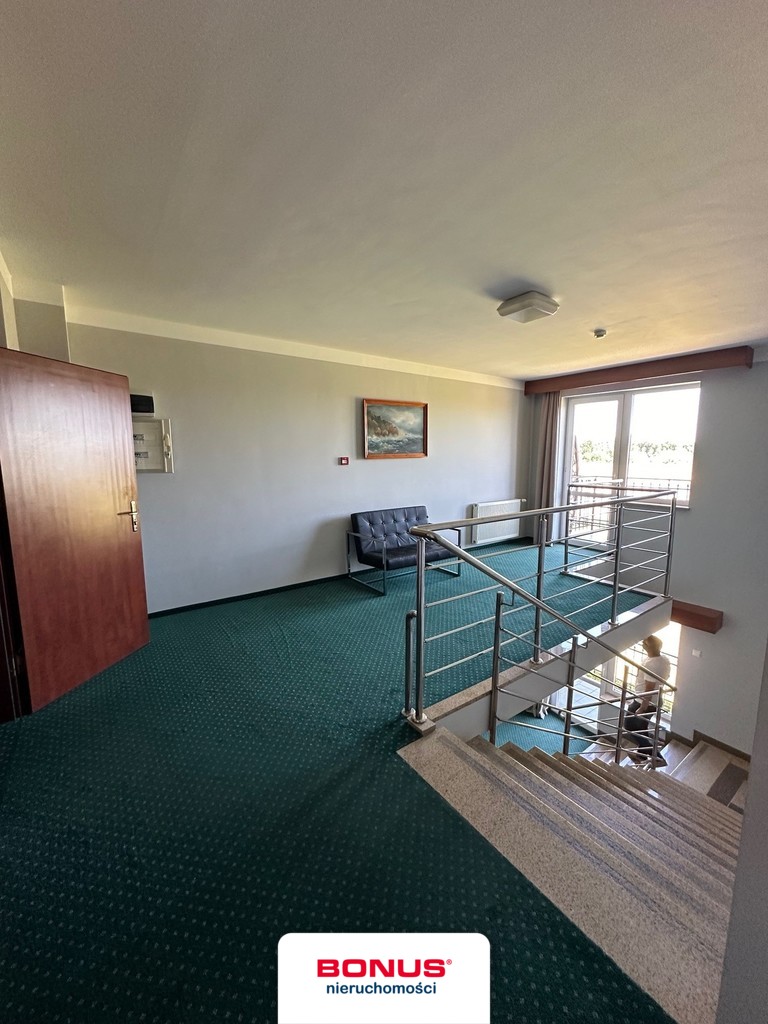 Pensjonat z basenem i widokiem na morze (16)