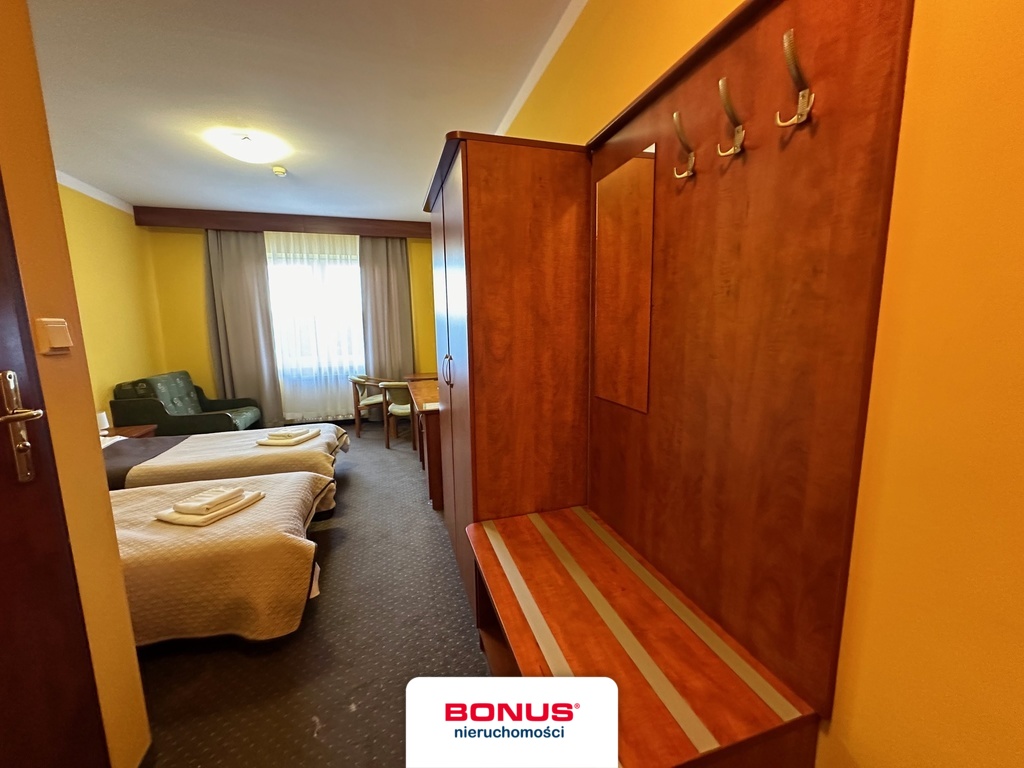 Pensjonat z basenem i widokiem na morze (21)