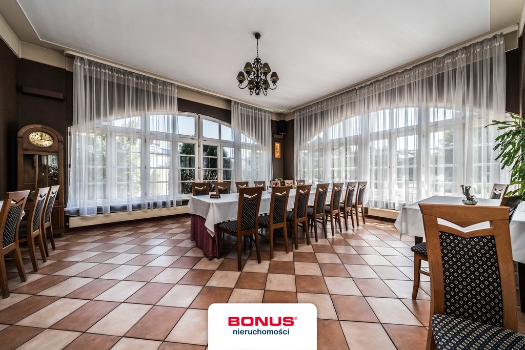 Niezwykły obiekt w stylu międzywojennym (9)