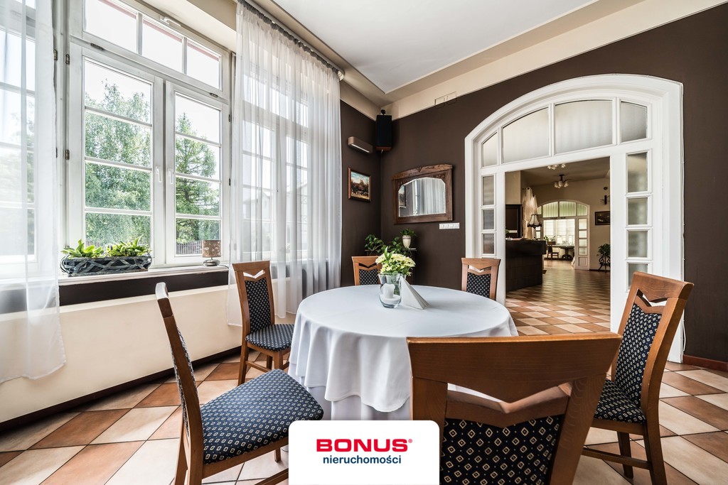 Niezwykły obiekt w stylu międzywojennym (10)