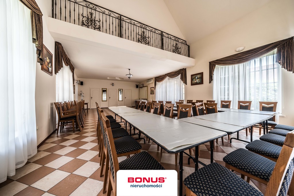 Niezwykły obiekt w stylu międzywojennym (16)