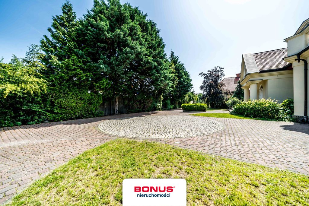 Niezwykły obiekt w stylu międzywojennym (17)