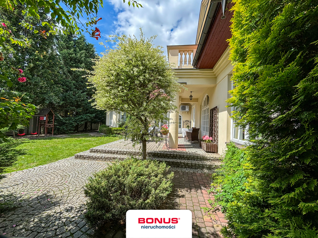 Niezwykły obiekt w stylu międzywojennym (2)