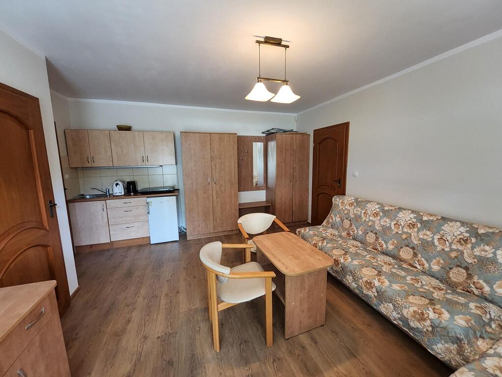 Na sprzedaż uroczy, przytulny pensjonat. (8)