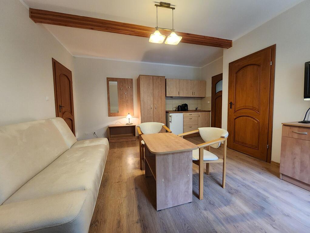 Na sprzedaż uroczy, przytulny pensjonat. (10)