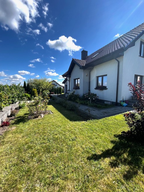 Przestronny dom z dużą działką na przedmieściach miasta (2)