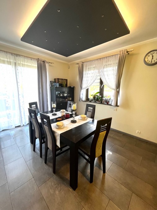 Przestronny dom z dużą działką na przedmieściach miasta (5)