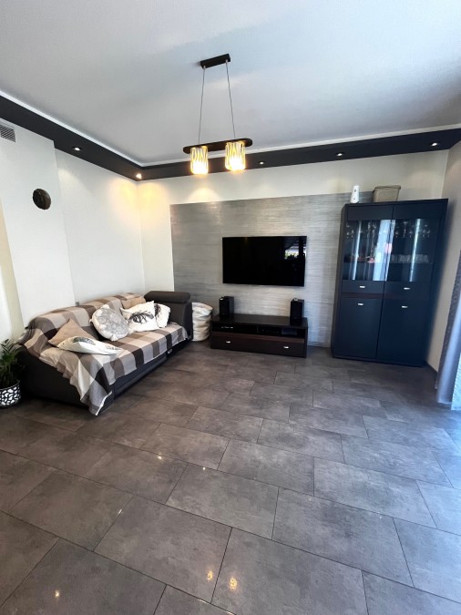 Przestronny dom z dużą działką na przedmieściach miasta (6)