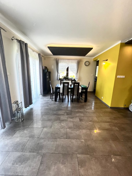 Przestronny dom z dużą działką na przedmieściach miasta (8)