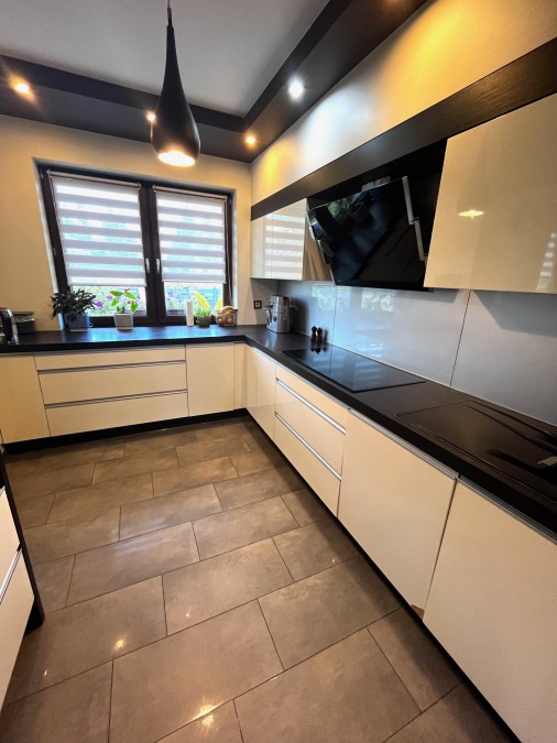 Przestronny dom z dużą działką na przedmieściach miasta (11)