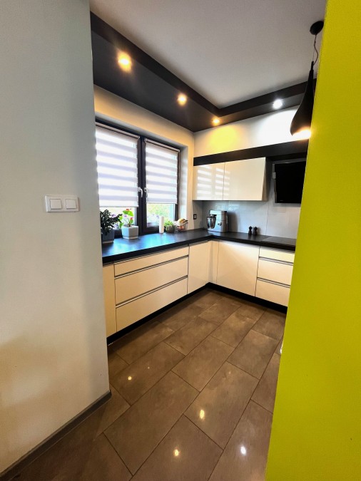 Przestronny dom z dużą działką na przedmieściach miasta (12)