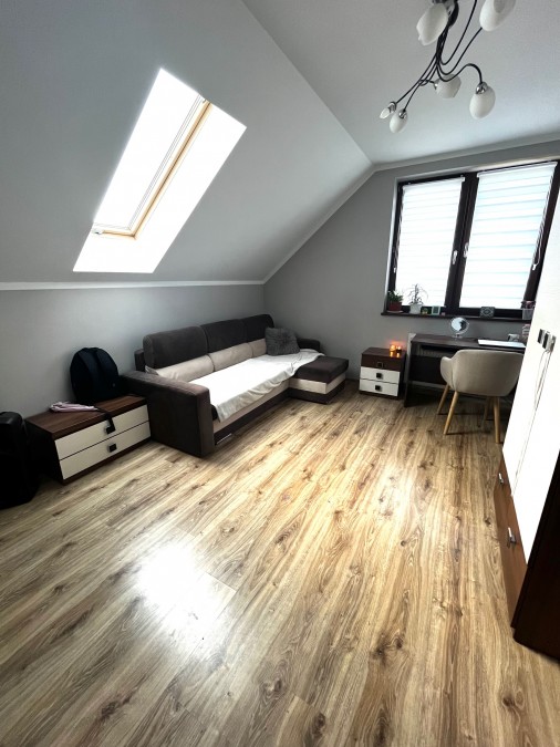 Przestronny dom z dużą działką na przedmieściach miasta (14)