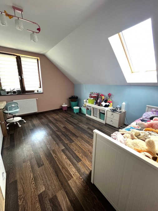 Przestronny dom z dużą działką na przedmieściach miasta (16)