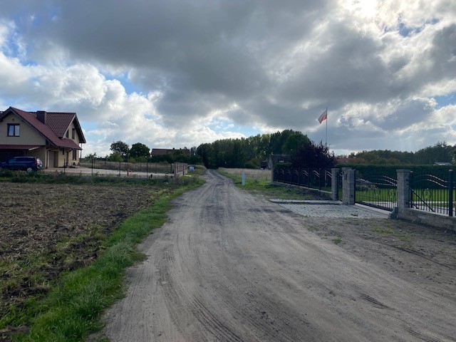 DZIAŁKA W TYCHOWIE Z WARUNKAMI ZABUDOWY (3)