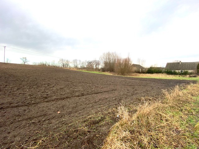 DZIAŁKA POD BUDOWĘ TANIO NA WSI. (1)