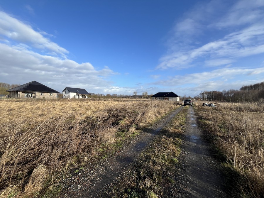 DZIAŁKA Z ROZPOCZĘTĄ BUDOWĄ  ŻAROWO (3)