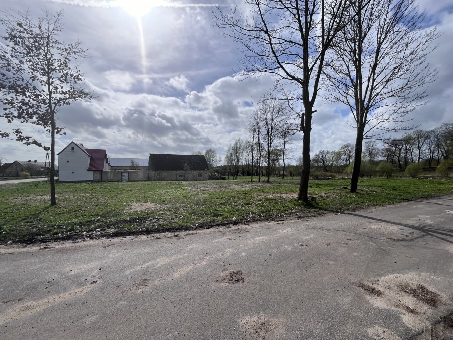 DZIAŁKA  W CENTRUM BOBROWNIK (2)