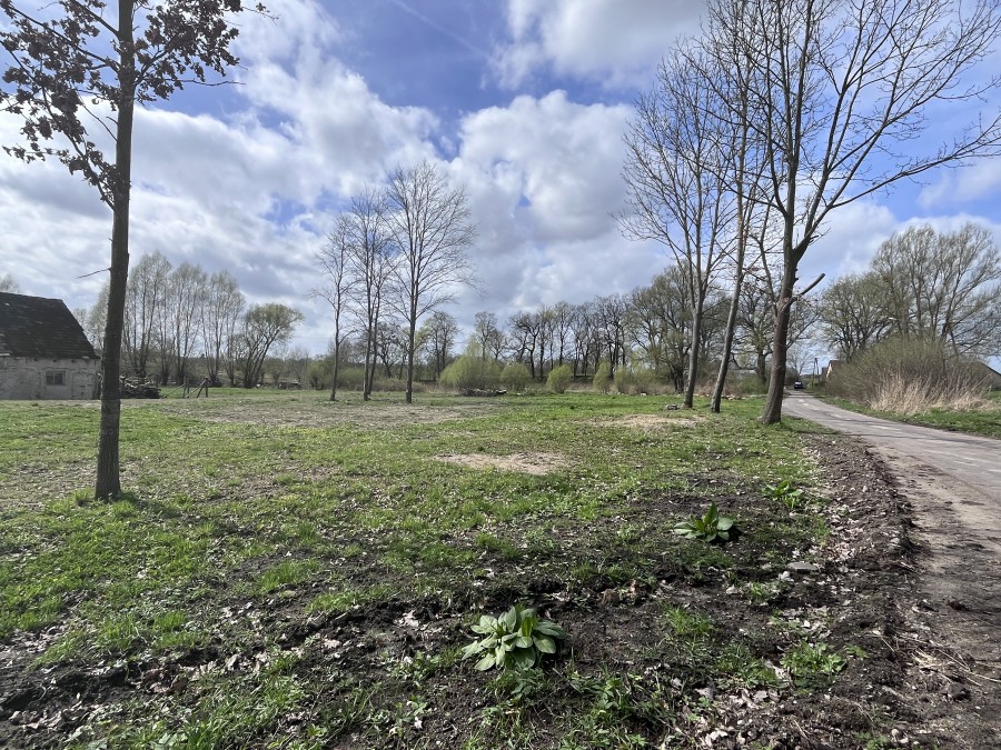 DZIAŁKA  W CENTRUM BOBROWNIK (4)