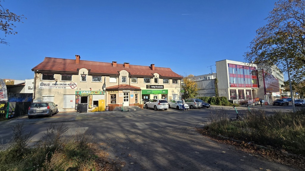 Lokal handlowy/gastronomiczny - parter budynku (4)