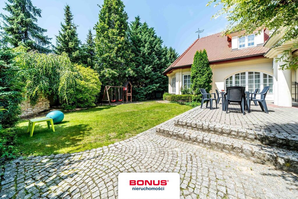 Niezwykły obiekt w stylu międzywojennym (10)