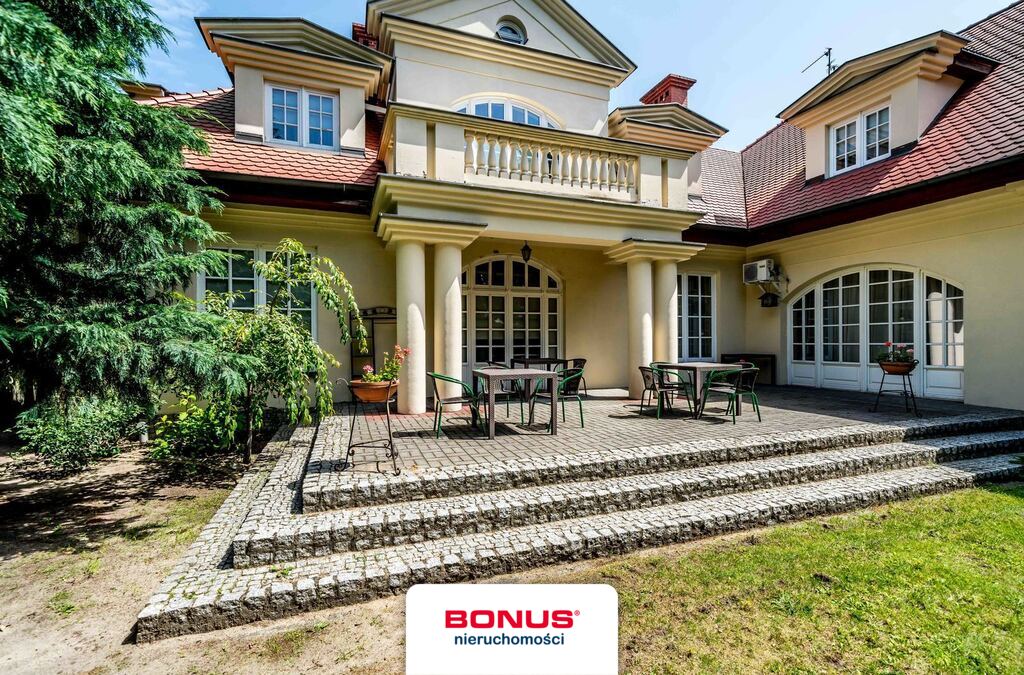 Niezwykły obiekt w stylu międzywojennym (13)