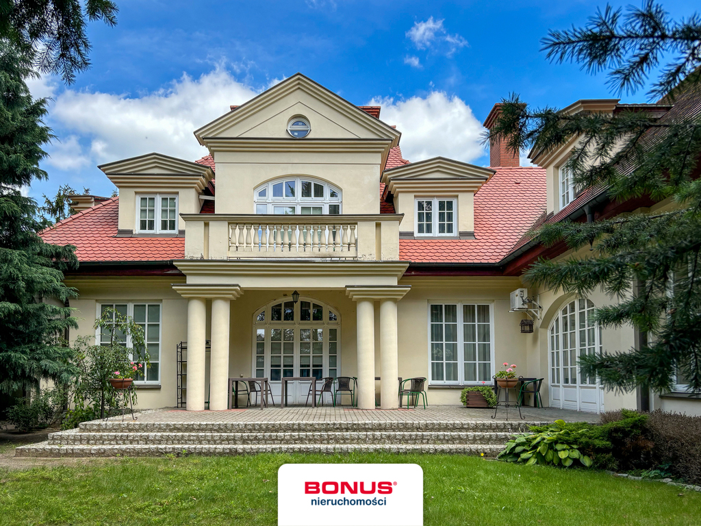 Niezwykły obiekt w stylu międzywojennym (2)