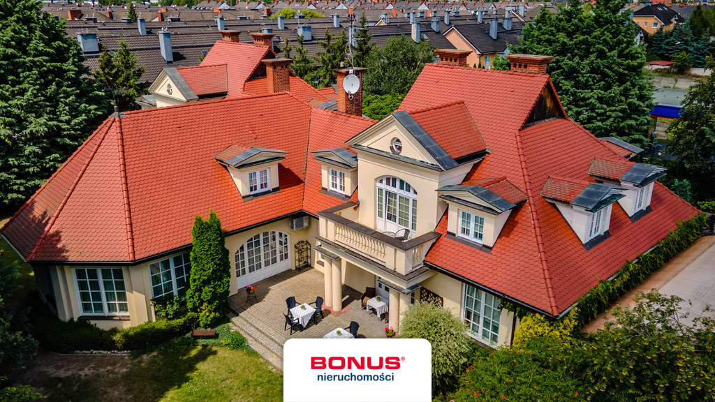 Niezwykły budynek w stylu międzywojennym (19)