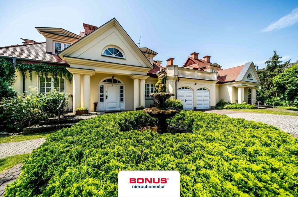 Niezwykły budynek w stylu międzywojennym (6)