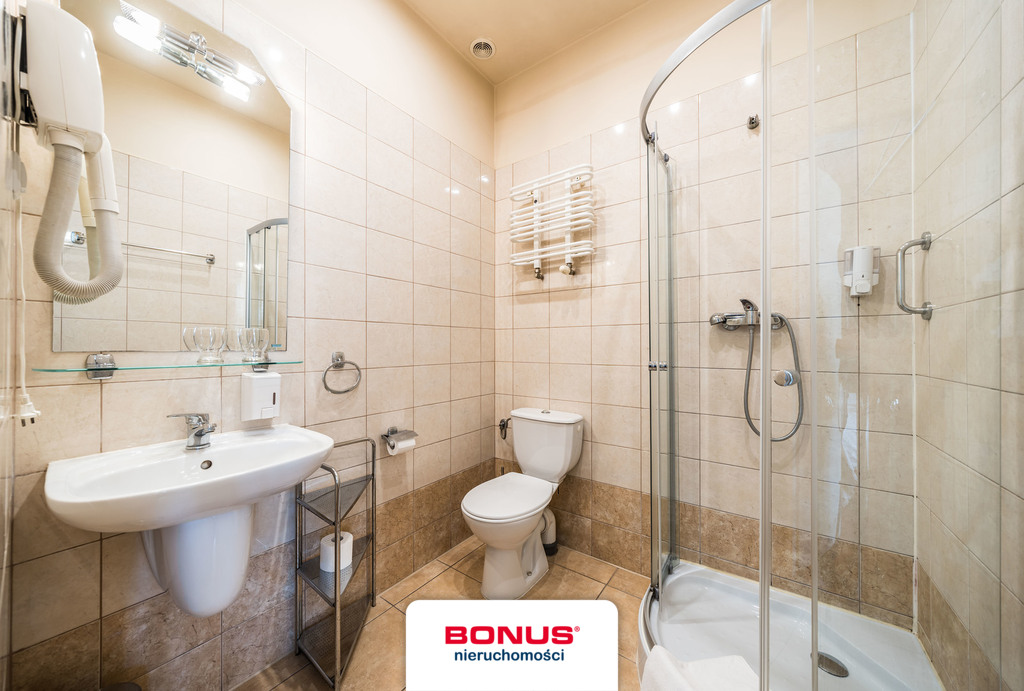 Niezwykły budynek w stylu międzywojennym (17)