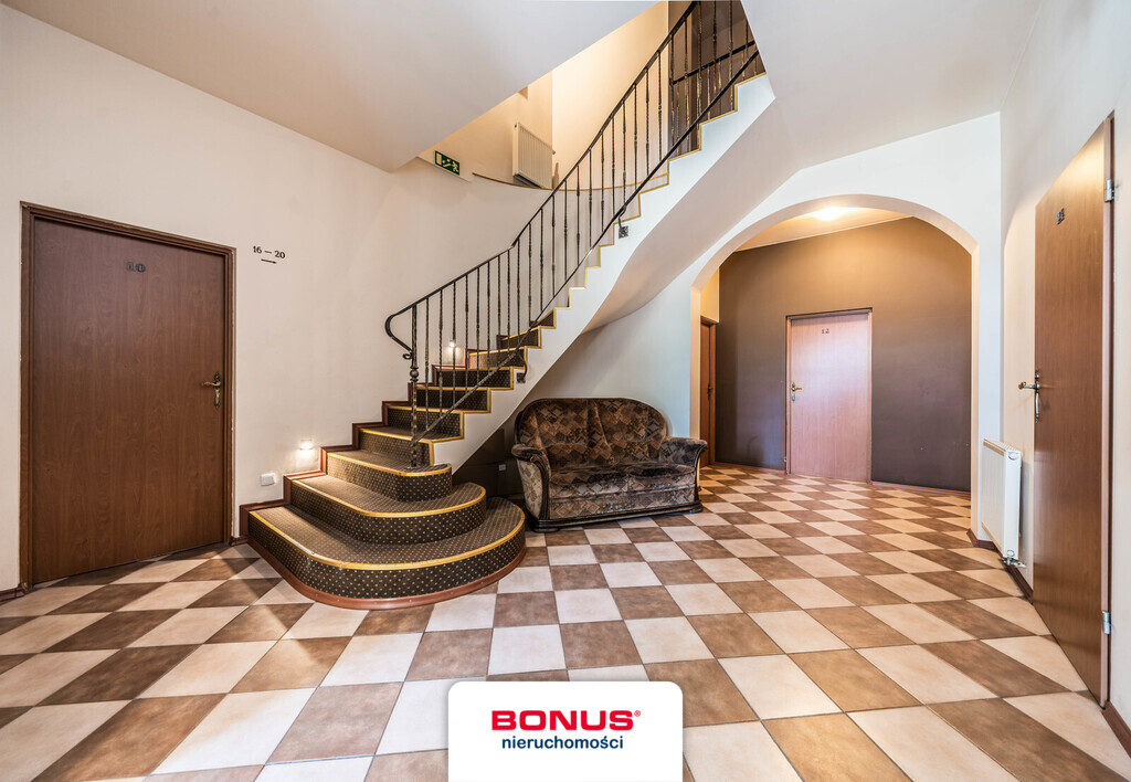 Niezwykły budynek w stylu międzywojennym (18)