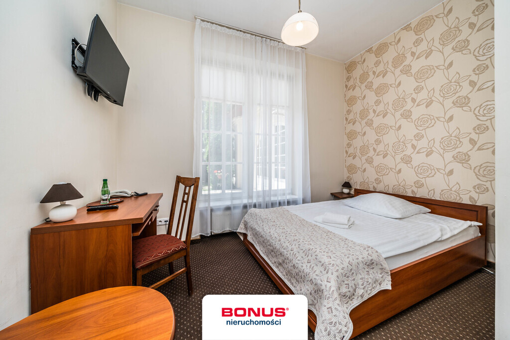 Niezwykły budynek w stylu międzywojennym (16)