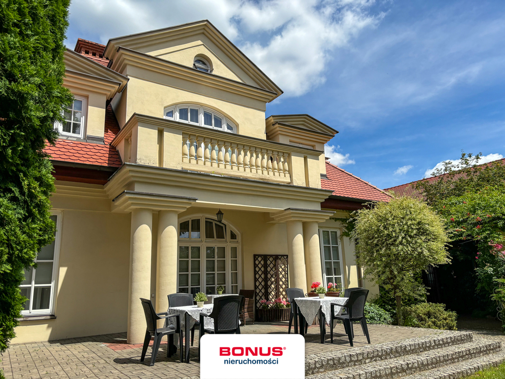 Niezwykły budynek w stylu międzywojennym (13)