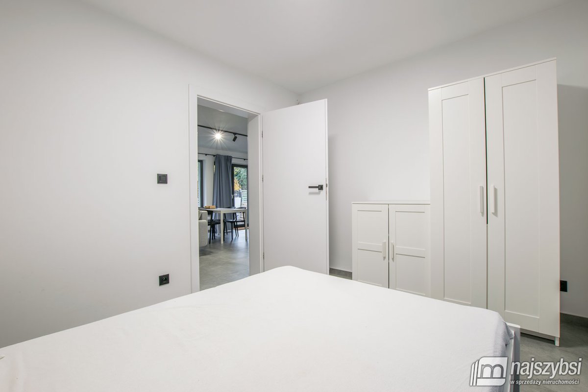 MIĘDZYWODZIE- DOCHODOWA WILLA - 3 APARTAMENTY (11)