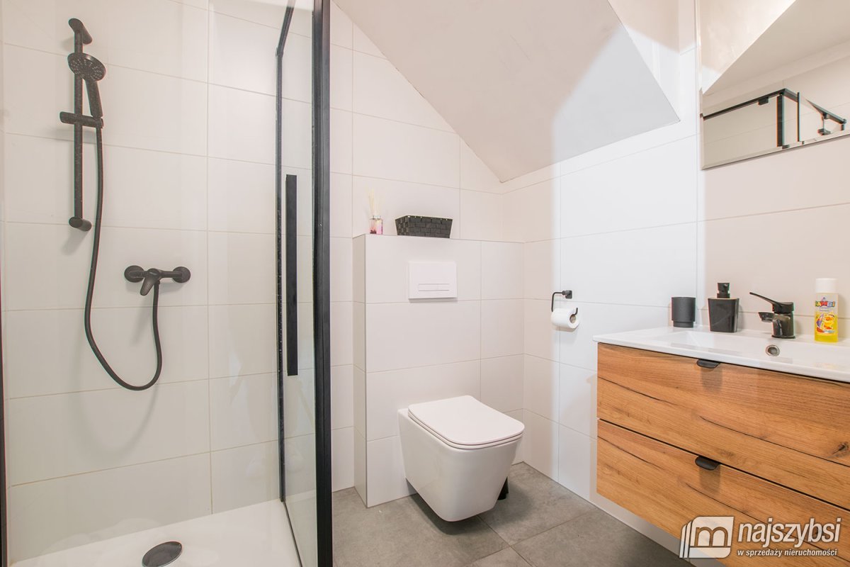 MIĘDZYWODZIE- DOCHODOWA WILLA - 3 APARTAMENTY (14)