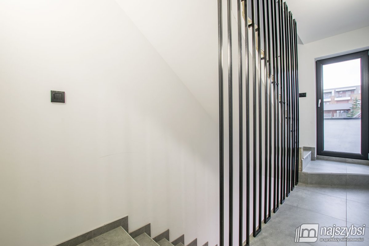 MIĘDZYWODZIE- DOCHODOWA WILLA - 3 APARTAMENTY (20)