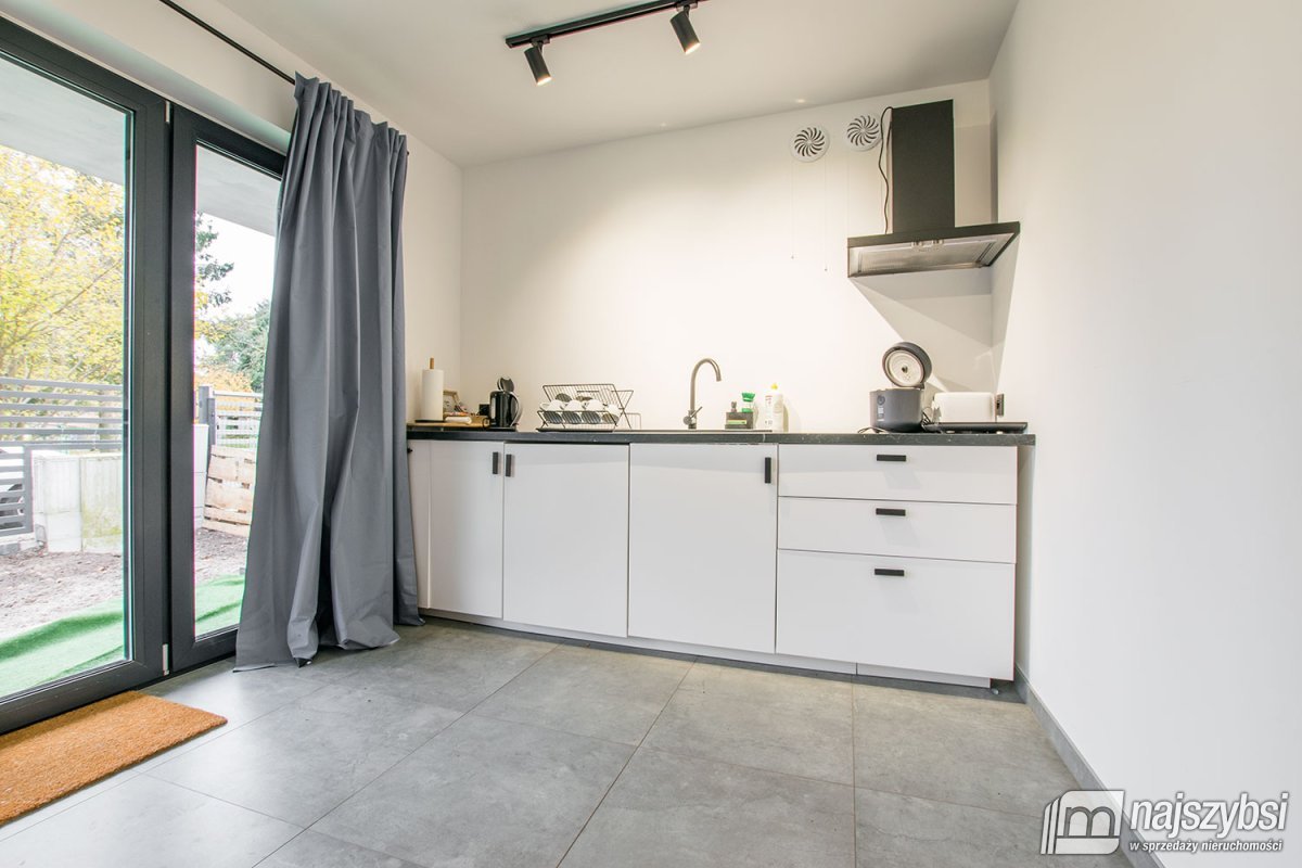 MIĘDZYWODZIE- DOCHODOWA WILLA - 3 APARTAMENTY (8)