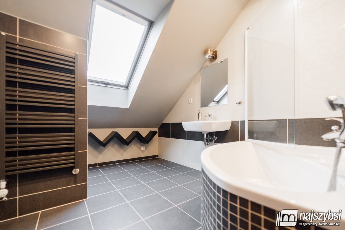 Goleniów - mieszkanie w centrum, adaptacja 2000r. (12)