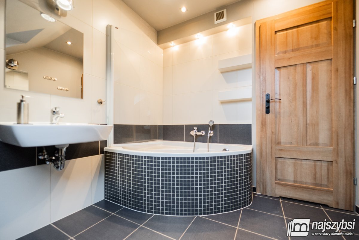 Goleniów - mieszkanie w centrum, adaptacja 2000r. (13)