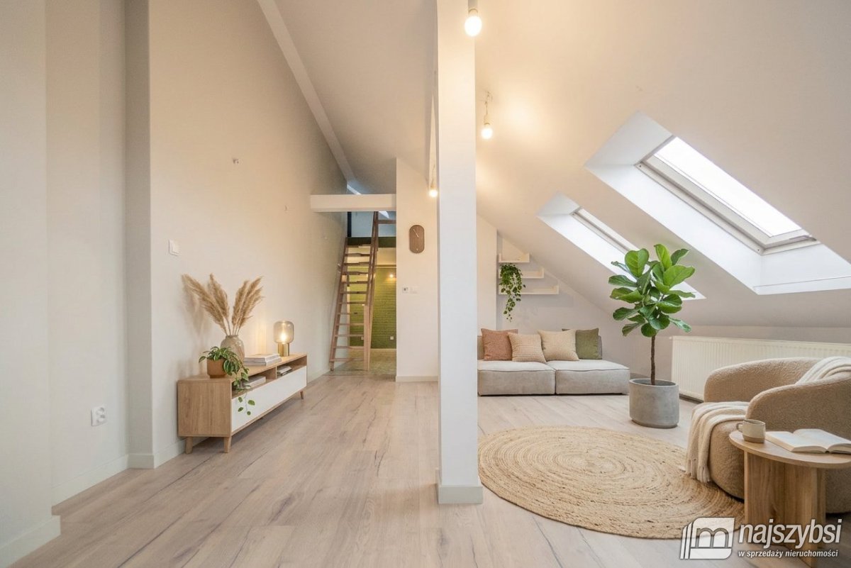 Goleniów - mieszkanie w centrum, adaptacja 2000r. (26)