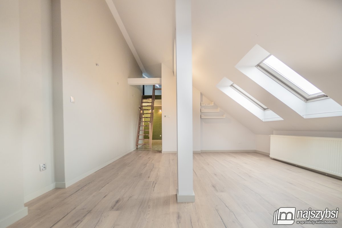 Goleniów - mieszkanie w centrum, adaptacja 2000r. (8)