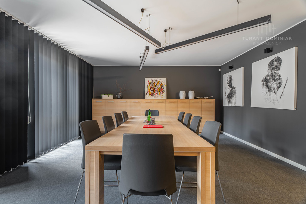 Nowocześnie urządzone biuro po kancelarii prawnej (9)
