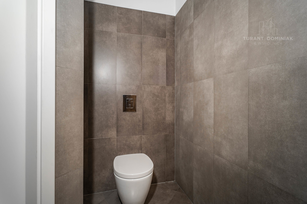 Nowocześnie urządzone biuro po kancelarii prawnej (25)