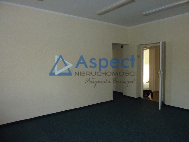 Odrębne biuro w biurowcu - 3pok i własne WC (1)